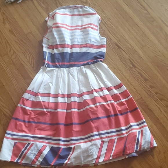 Fun dress - Picture 2 of 2